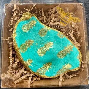 🦪 From Tide to Trinket
Hand-Finished Oyster Shells